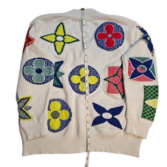 Multicolor Flower Patterned V-Neck Knit Sweater - Picture 9 of 10